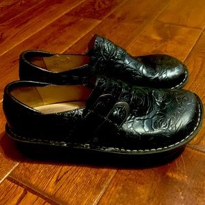 Alegria Comfort Shoes - Leather - Black Rose Embossed Women’s Size 38
